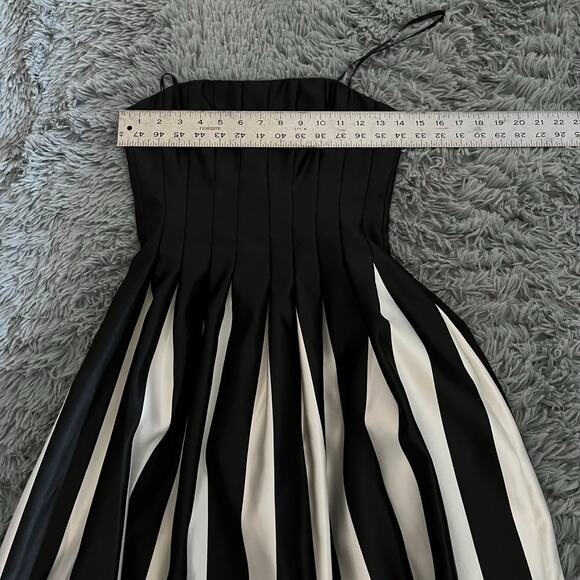BCBGMaxazria Black White Striped Formal Fit Flare Dress Women’s 0 - Picture 7 of 10
